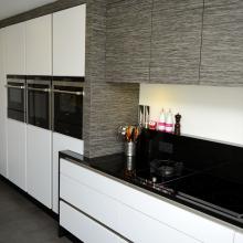 Moderne keuken met laminaatfronten